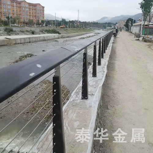 钢丝绳护栏