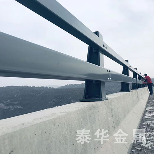 桥梁护栏
